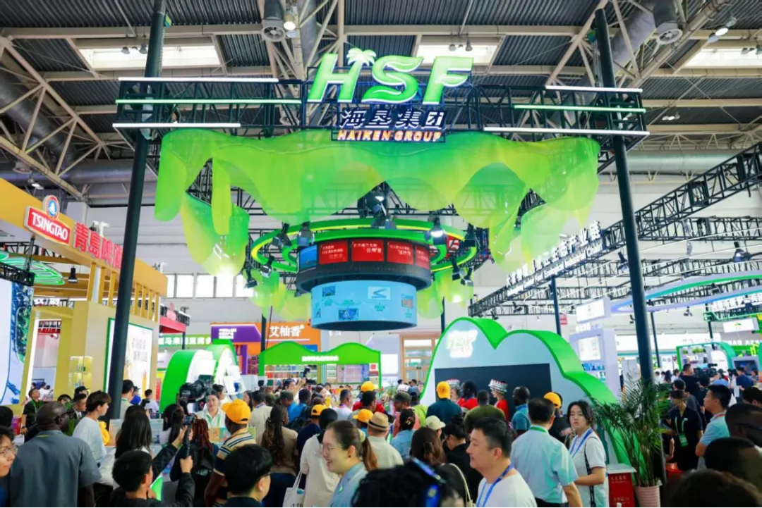 第四代智能割膠機亮相鏈博會 海南橡膠展示全產業鏈創新成果